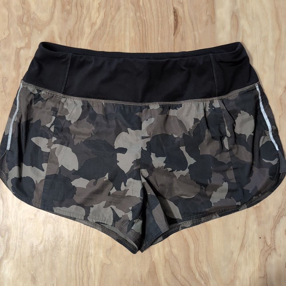 Athleta Run With It Reflective Printed 3" Shorts L 32x3" Black Camo Lined